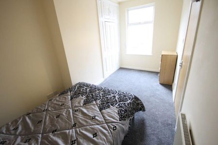 5 bedroom end of terrace house to rent - Photo 5