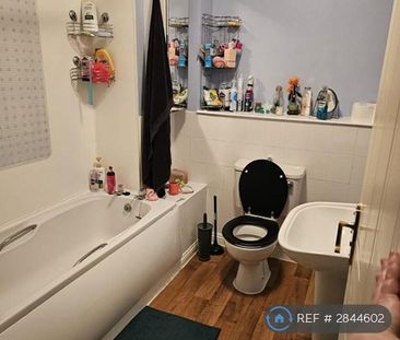 1 bedroom in a flat share to rent - Photo 6