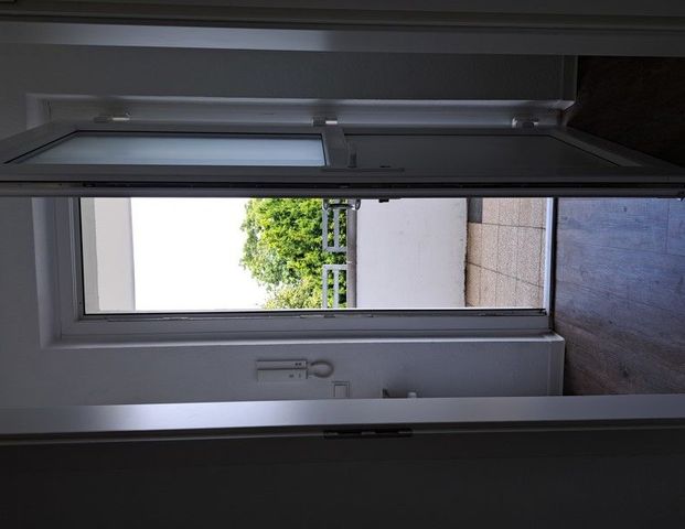 Renoviert und bezugsfertig... große 2-Raumwohnung am Crönpark mit Balkon und neuem Aufzug... - Photo 1