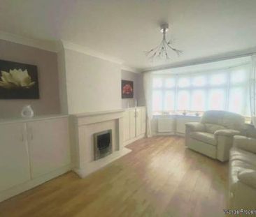 2 bedroom property to rent in Ilford - Photo 1