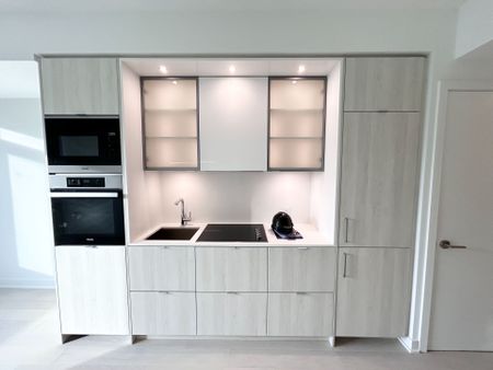 For Lease - 11 Yorkville Avenue Unit# 1601, Toronto, Ontario - Photo 3