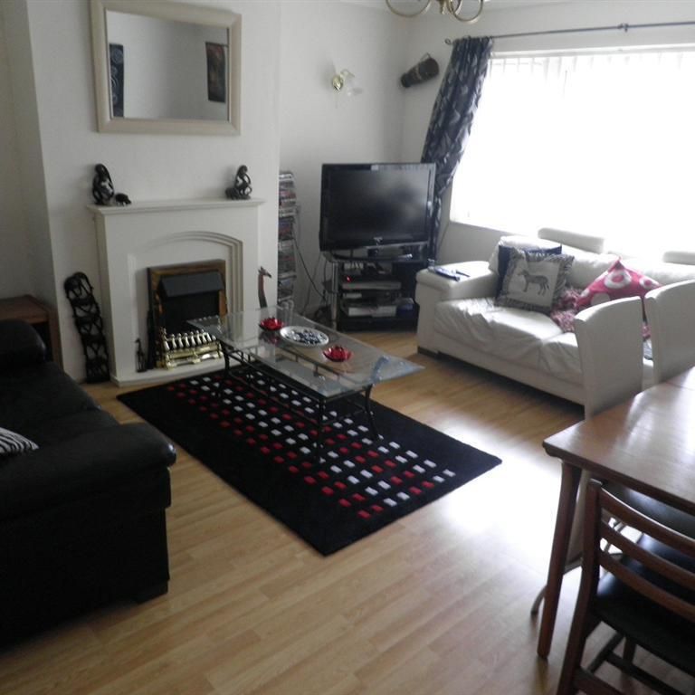 3 bedroom flat to rent - Photo 1