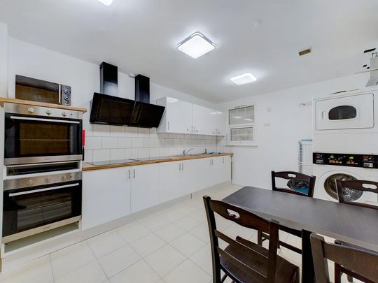 House of multiple occupation to rent - Photo 1