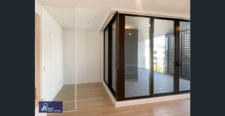 Luxury 2 bedroom Plus Study apartment - Photo 2