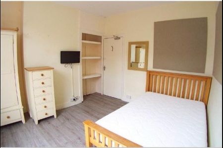 8 Bedroom Student Houses Hyde Park - Photo 3