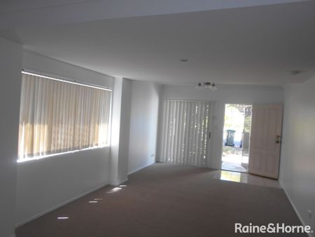Walking Distance to Warrigal Rd School & Warrigal Square Shopping Centre - Photo 5