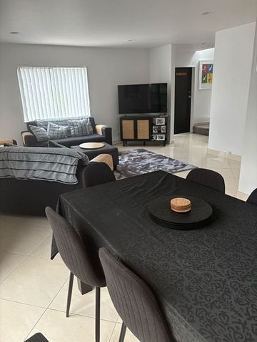 Full furnished 3BR house with covered outdoor area - Photo 3