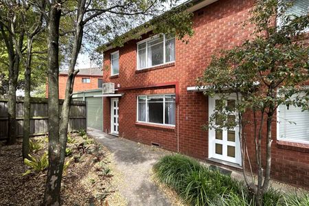 Choice of Two Newly Renovated One Bedroom Units! - Photo 3