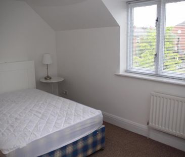 3 bedroom flat to rent - Photo 4