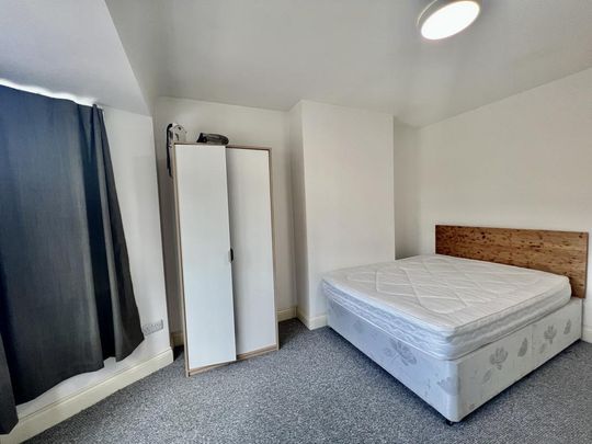 6 bedroom house share to rent - Photo 1