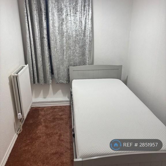 4 bedroom terraced house to rent - Photo 1