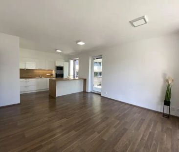 PRONÁJEM EXKLUZIVNÍHO BYTU 2+KK S VELKOU TERASOU, GARÁŽOVÝM STÁNÍM ... - Fotografie 1