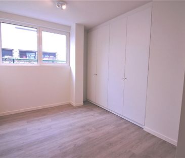 GELIJKVLOERS APPARTEMENT MET TUIN EN GARAGE - Photo 2