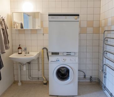 Ljus och mysig tvåa en trappa upp – hiss, fiber och bekvämt läge! - Foto 5