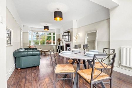 3 bedroom semi-detached house to rent - Photo 2