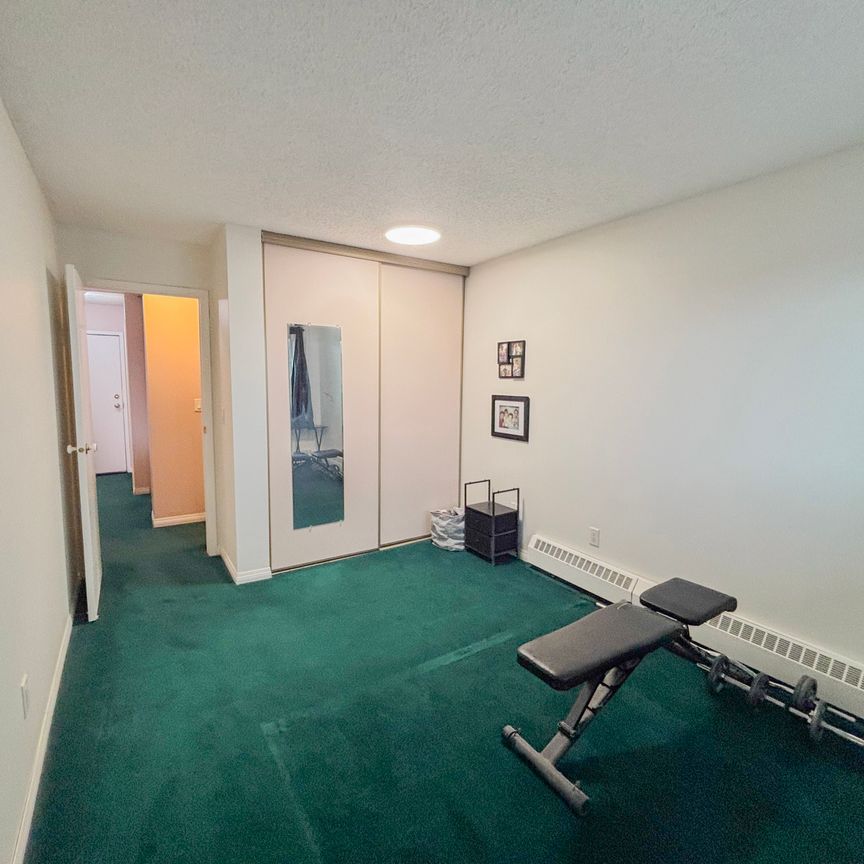 1 Bed Corner Unit Apartment In Patterson Hills | Fireplace & Parking - Photo 1
