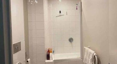 SPACIOUS, MODERN STUDIO IN THE HEART OF THE CITY - Photo 4