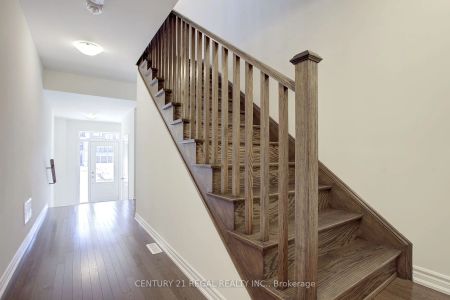 Condo Townhouse For Lease | N9195068 - Photo 2