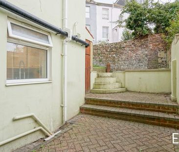 6 bedroom terraced house to rent - Photo 2