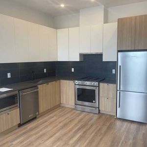 Beautiful modern 3 bedroom Condo for rent - Photo 2