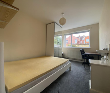 4 bedroom terraced house to rent - Photo 4