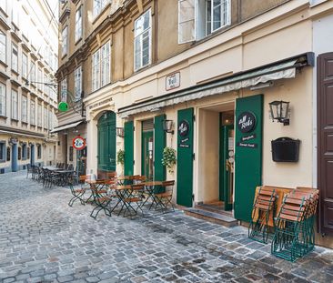 Typisch Wiener Altbauflair mit Flügeltüren und Holzkastenfenstern! ... - Foto 4