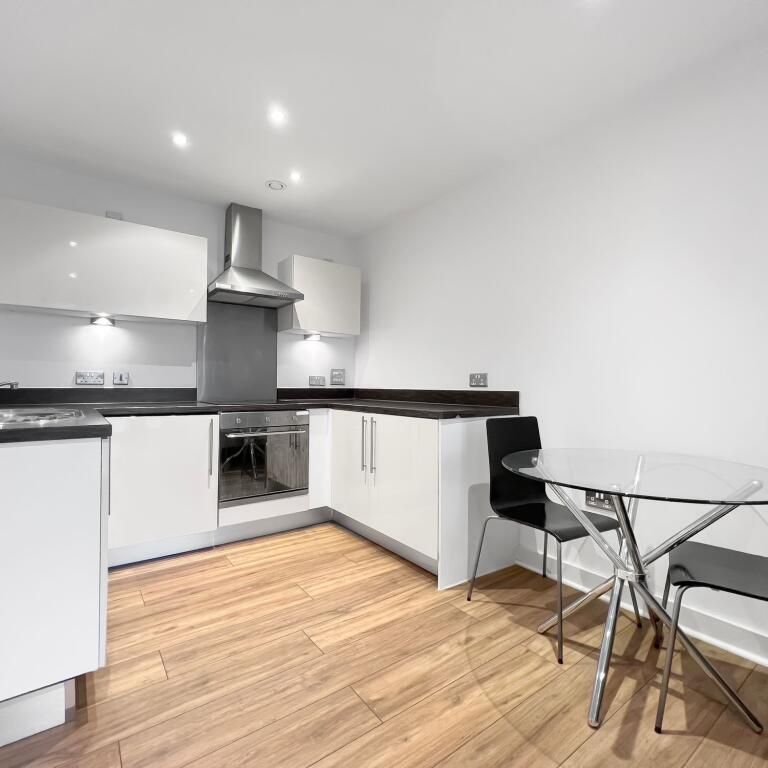 3 bedroom terraced house to rent - Photo 1