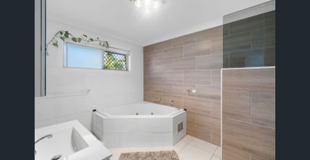 Beautiful Renovated Family home - Photo 3