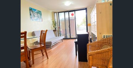 Oversized 30SQM Balcony North Facing Floorboard Extra Storage - Photo 2