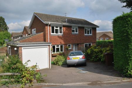 4 bedroom detached house to rent - Photo 3