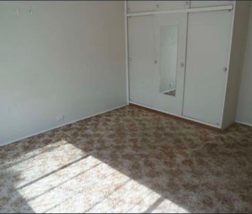 Gladstone Park - Photo 2