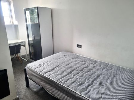 4 bedroom apartment to rent - Photo 3