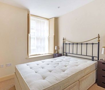 A rarely available one bedroom apartment in central Petworth - Photo 6