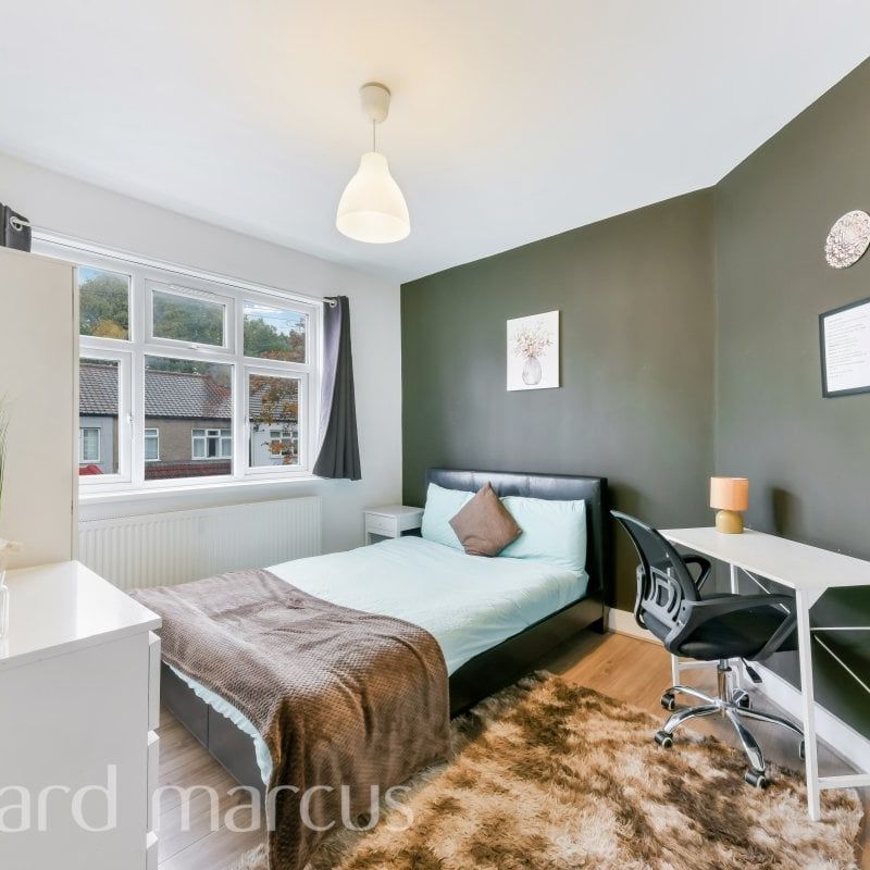 Seely Road, London - Photo 1