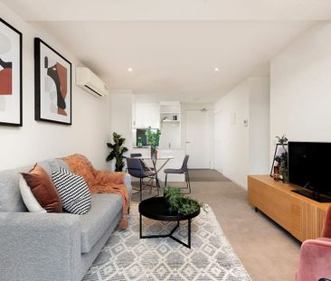 MODERN 2 BEDROOM APARTMENT IN CENTRAL CONVENIENT LOCATION - Photo 1