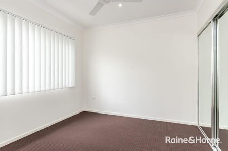 MODERN FOUR BEDROOM AIR CONDITIONED HOME IN SOUTH GLADSTONE! - Photo 4