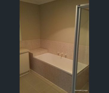 IDEAL LOCATION CLOSE TO SCHOOLS & PUBLIC TRANSPORT - Photo 2