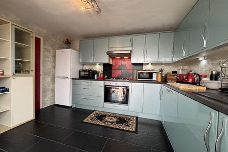 3 bedroom terraced house to rent - Photo 5