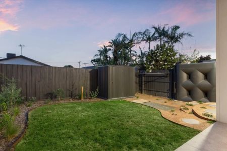 Spacious and Stylish Family Home Close to Bentons Square and Schools - Photo 2