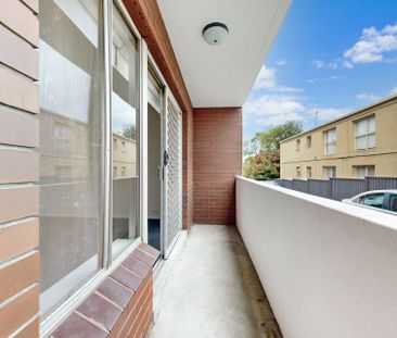 Charming, Updated Unit in the Heart of Essendon - Photo 3