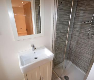 4 bedroom semi-detached house to rent - Photo 5