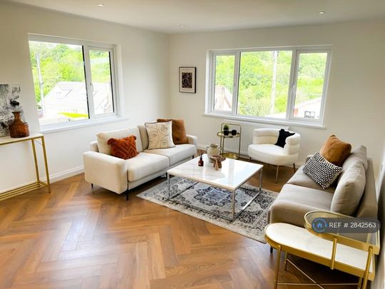 4 bedroom detached house to rent - Photo 1