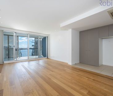 Air conditioned apartment with harbour view. - Photo 2
