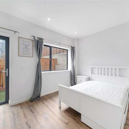 Woodvale Walk, West Norwood, London, SE27 - Photo 1