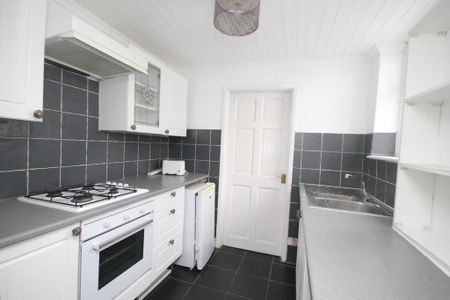 2 bedroom terraced house to rent - Photo 2