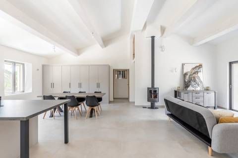 Rental House - Photo 1