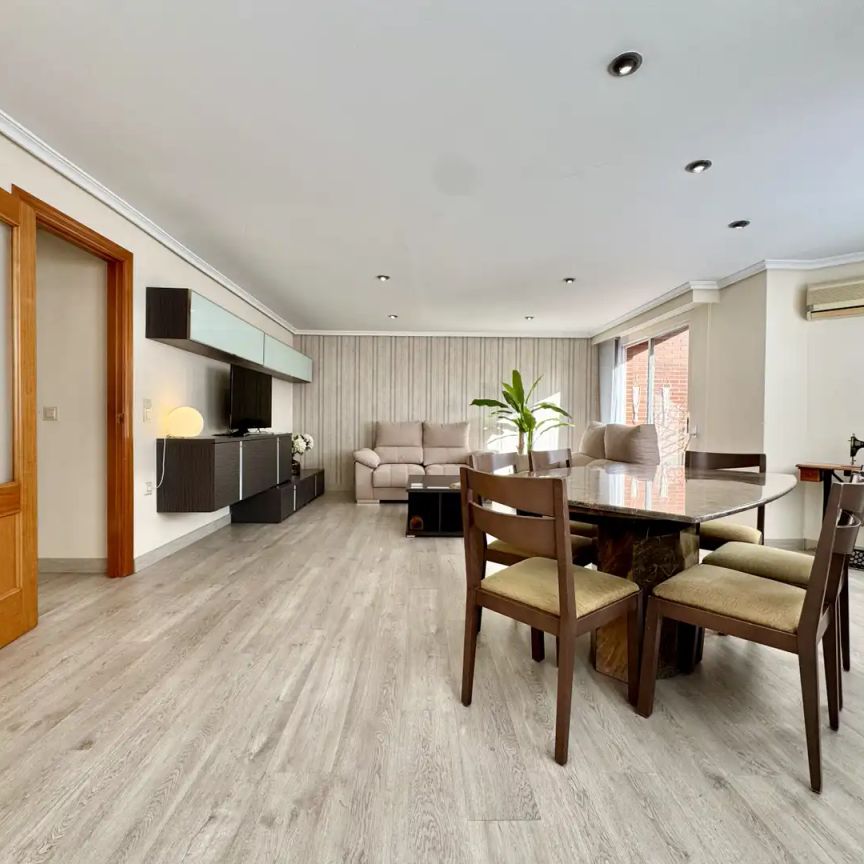 Piso de alquiler en Torrent - Cl Germanies, Zona Avenida al Vedat - Photo 1