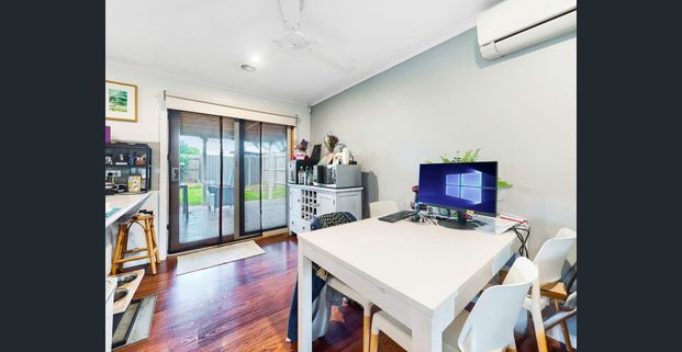 ✨ Comfortable & Well-Located Family Home in Cranbourne West! - Photo 1