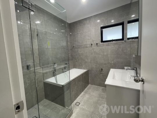 Fully Renovated Family Luxury in Prime St Kilda East - Photo 1