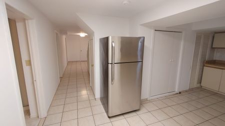 For Lease - 112 Trafalgar Square Unit# Lower, Vaughan, Ontario - Photo 2
